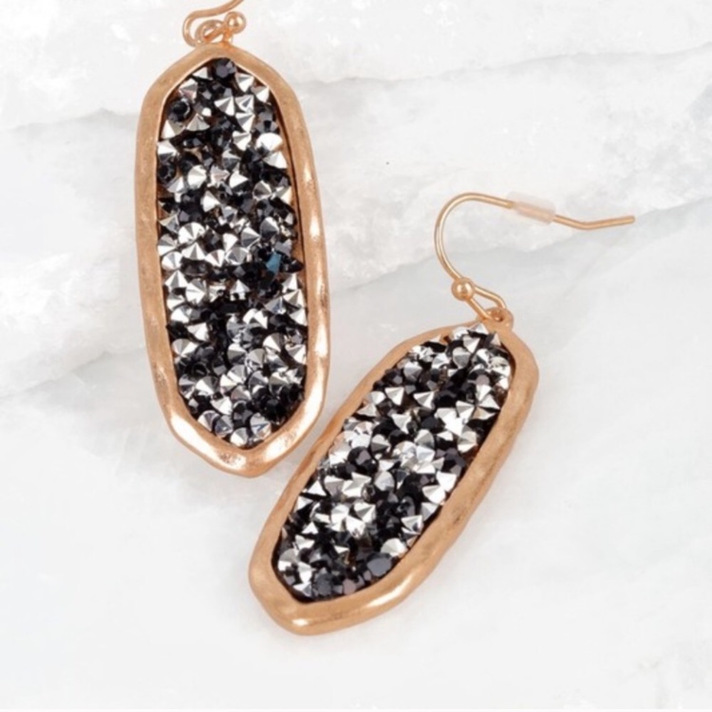 SOLD! ✨HP✨Black & gold glitzy earrings! - Picture 1 of 1